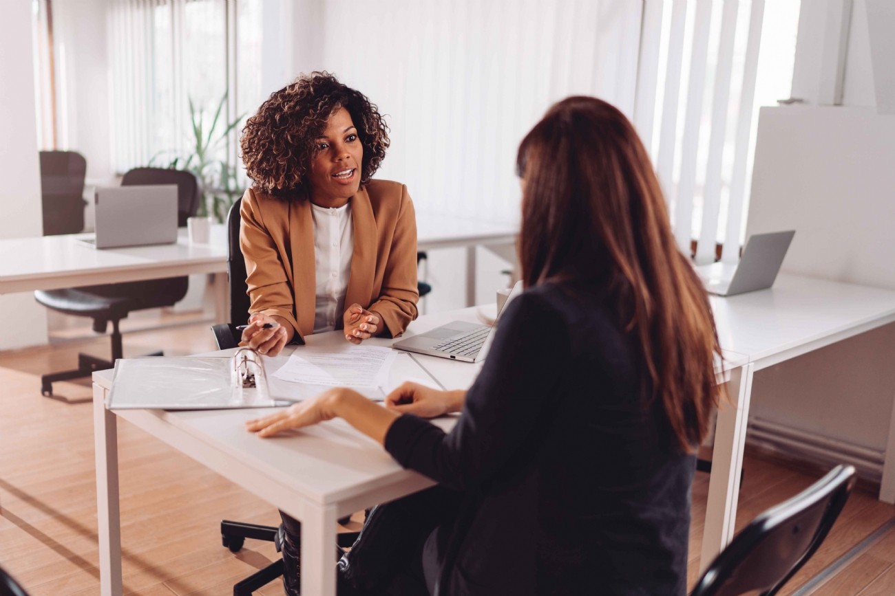 Consulente Orizzonte Credito con una cliente